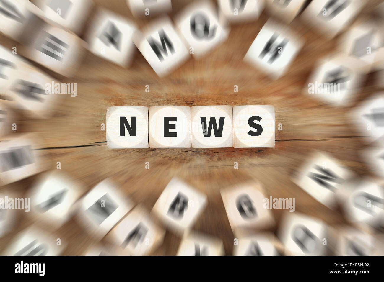 News Online Zeitung Nachrichten Würfel Business Konzept Stock Photo