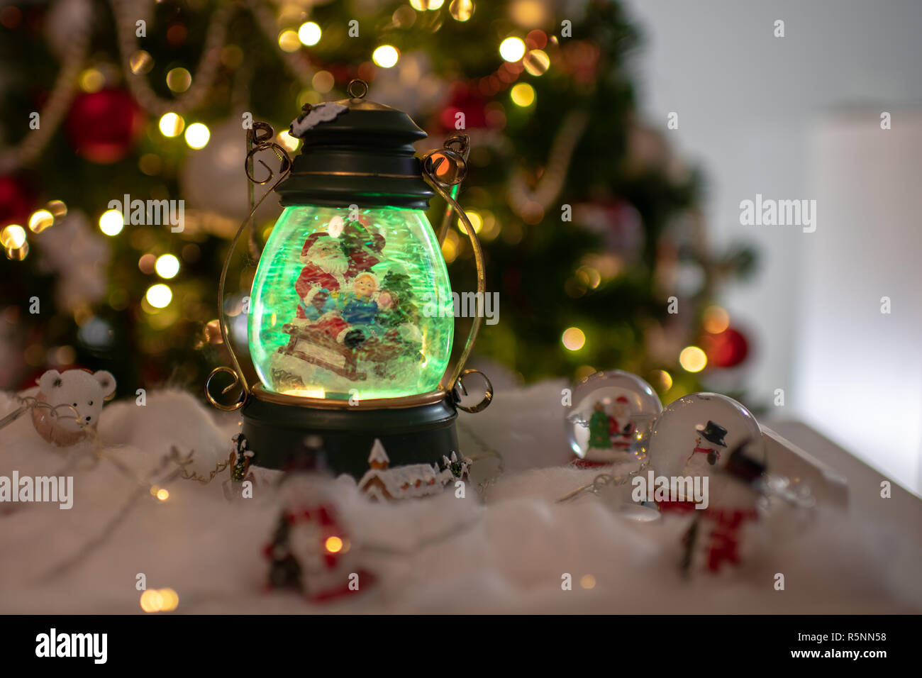 Christmas glass dome hires stock photography and images Alamy
