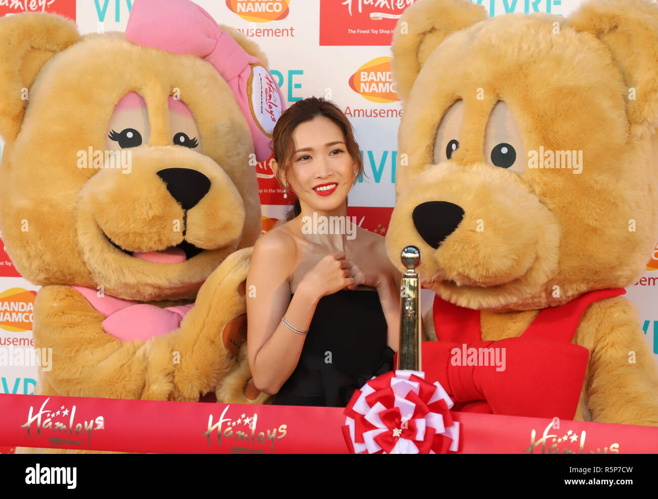 Friday. 30th Nov, 2018. November 30 2018, Yokohama, Japan - Japanese model Saeko smiles with teddy bears as she attends the opening ceremony of British toy store chain Hamleys' first shop in Japan in Yokohama, suburban Tokyo on Friday, November 30, 2018. London's largest and oldest toy store Hamleys opened a 3,000 square meters large shop in Yokohama's shopping mall World Porters. Credit: Yoshio Tsunoda/AFLO/Alamy Live News Stock Photo