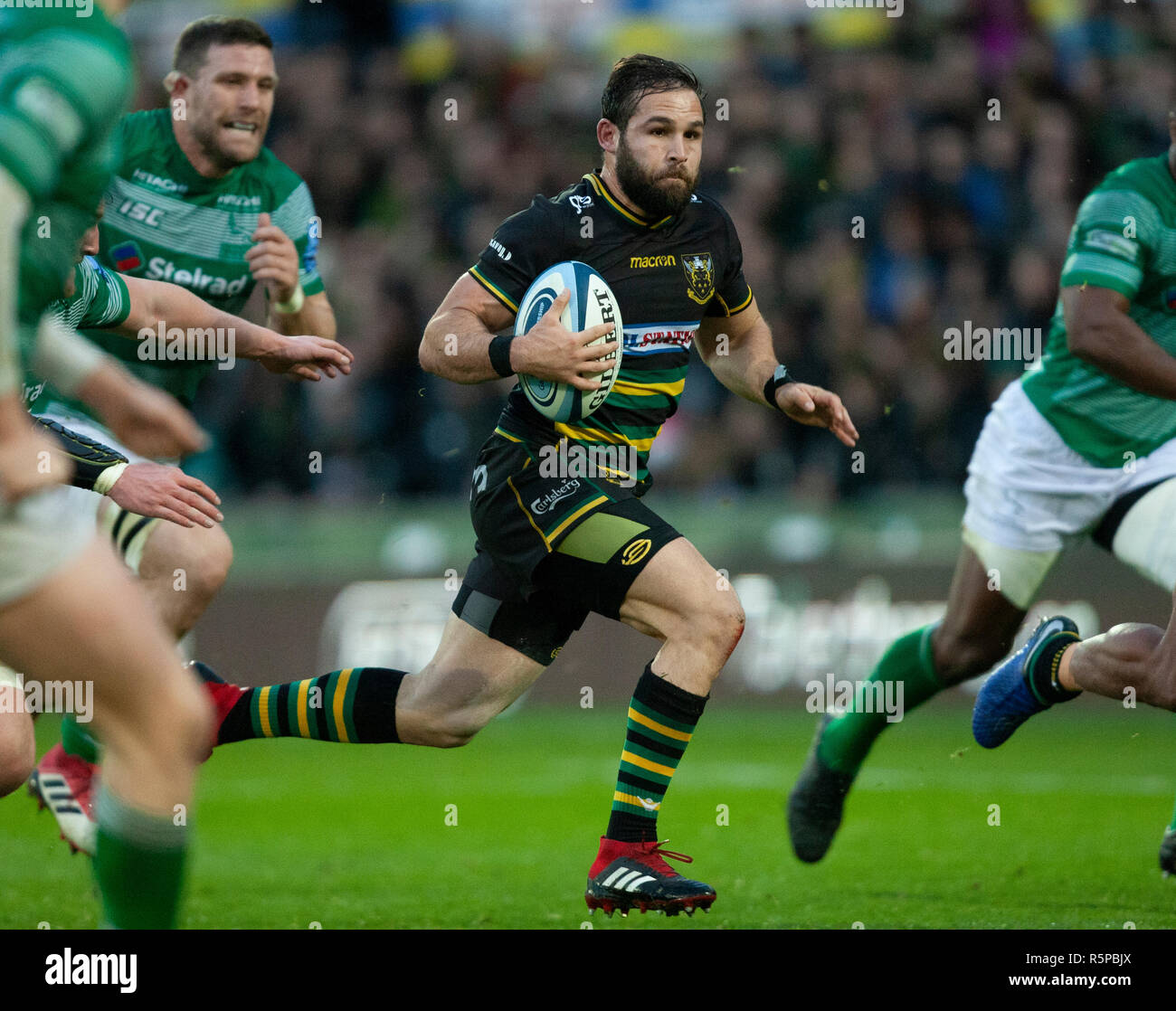 Northampton, UK. 1st December 2018. Cobus Reinach of Northampton Saints runs with the ball during the Gallagher Premiership Rugby match between Northampton Saints and Newcastle Falcons. Andrew Taylor/Alamy Live News Stock Photo