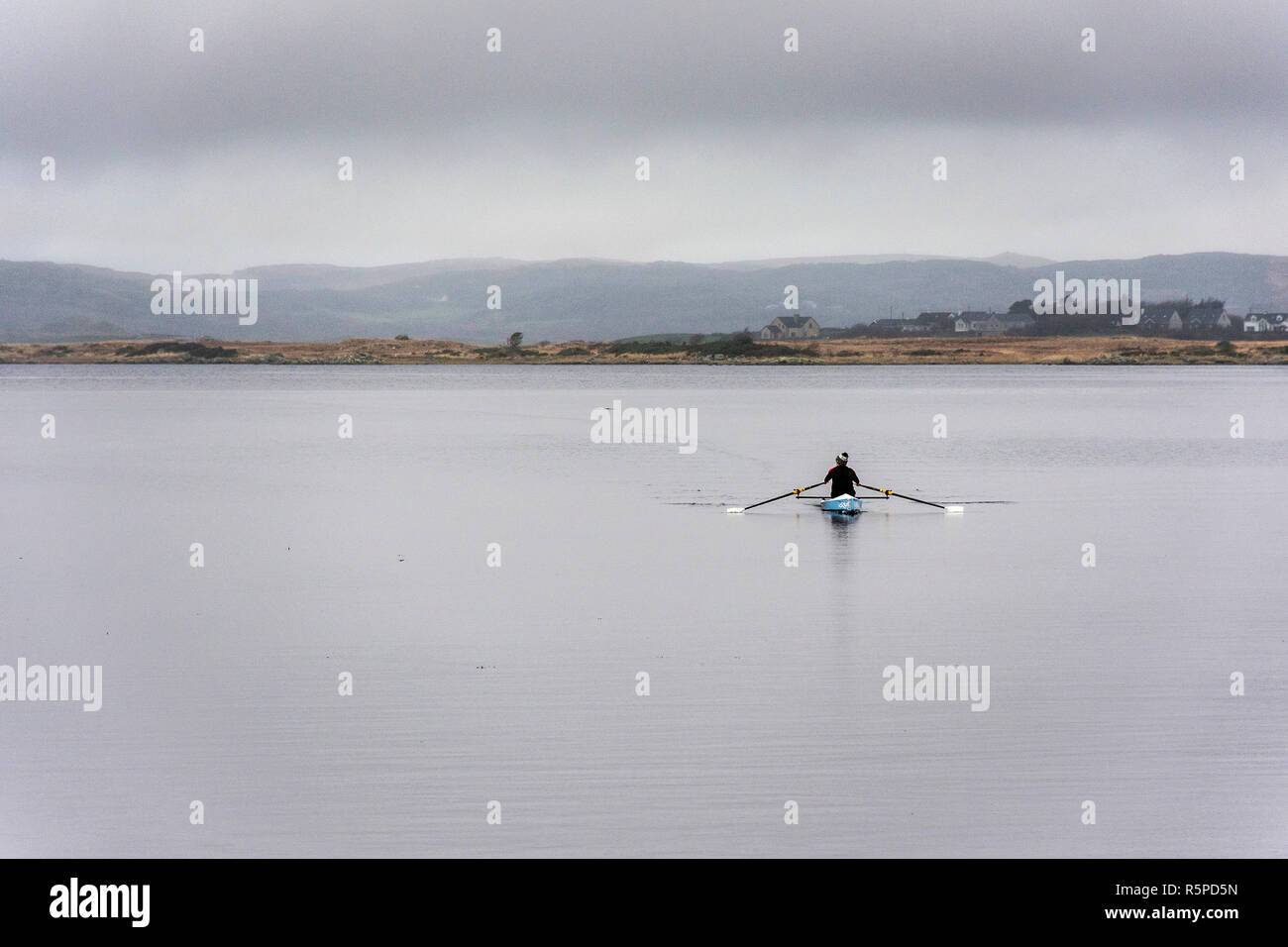 Ardara, County Donegal, Ireland. 2nd December 2018. Intrepid rowers take to the water on a cold, wet and gloomy Sunday on the north-west coast. Credit: Richard Wayman/Alamy Live News Stock Photo