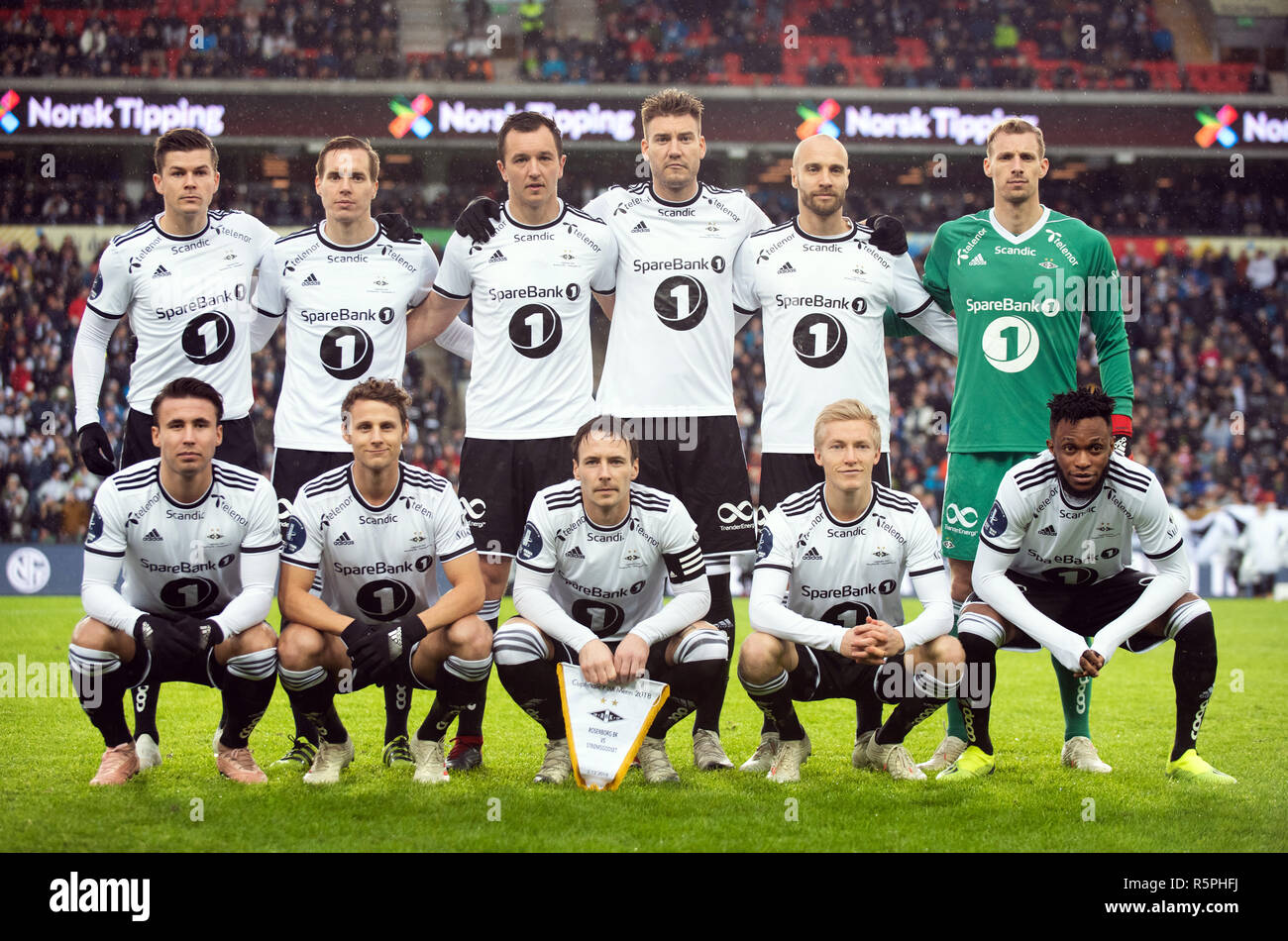 Norway, Oslo. 2nd Dec 2018. The Rosenborg line-up for the Norwegian Cup Final 2018 between Rosenborg and Strømsgodset at Ullevaal Stadion in Oslo. (Photo credit: Gonzales Photo - Jan-Erik Eriksen). Credit: Gonzales Photo/Alamy Live News Stock Photo