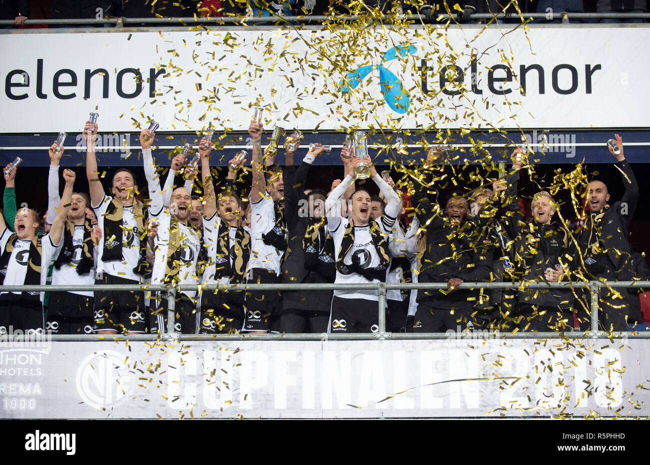 Norway, Oslo. 2nd Dec 2018. Captain Mike Jensen can raise the trophy after Rosenborg wins the 2018 Norwegian Cup Final 4-1 against Strømsgodset at Ullevaal Stadion in Oslo. (Photo credit: Gonzales Photo - Jan-Erik Eriksen). Credit: Gonzales Photo/Alamy Live News Stock Photo