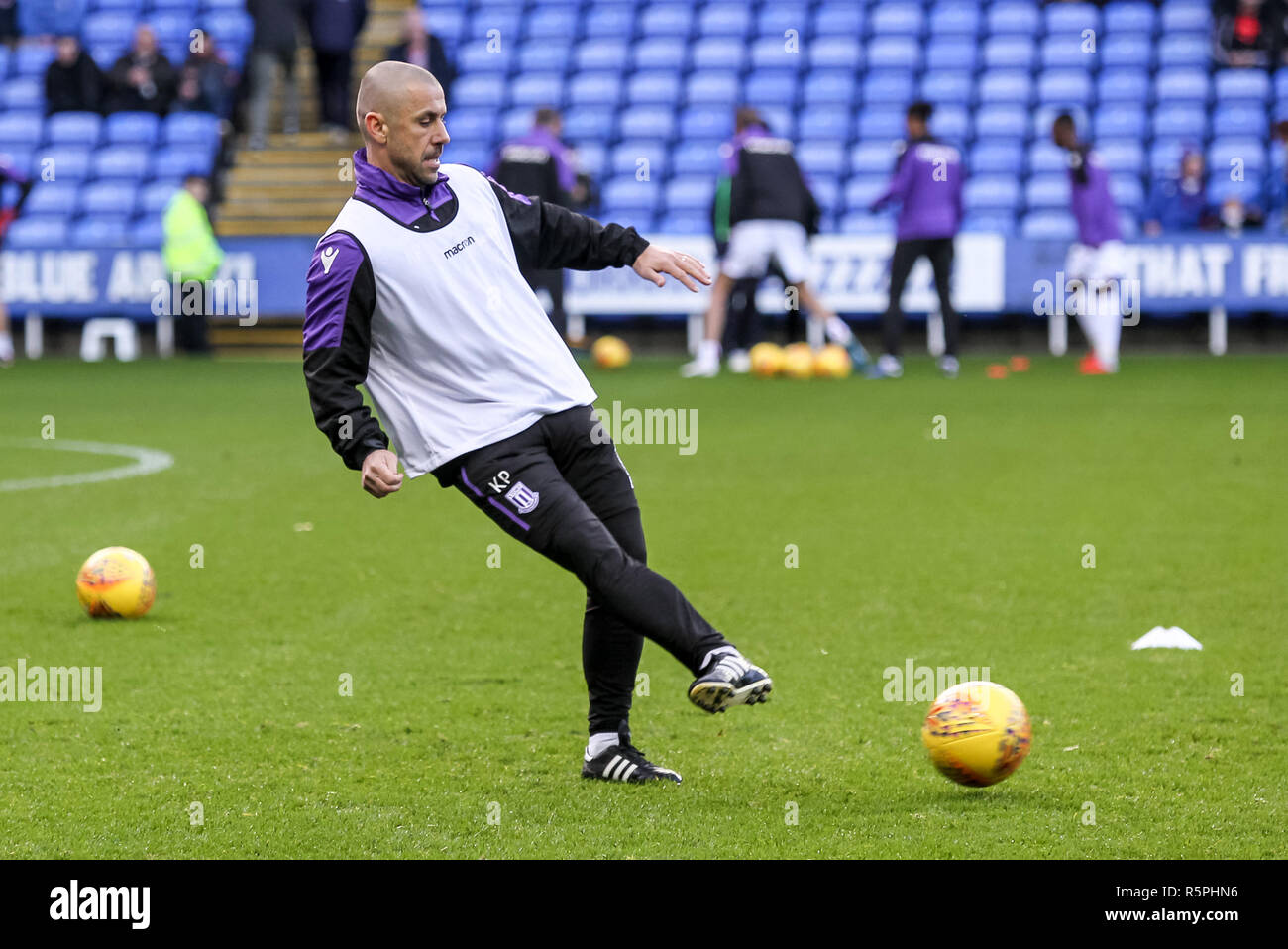 Reading, UK. 1st Dec 2018. Stoke City Coach Kevin Phillips assists the warm up during the EFL Sky Bet Championship match between Reading and Stoke City at the Madejski Stadium, Reading, England on 1 December 2018. Photo by Ken Sparks. Editorial use only, license required for commercial use. No use in betting, games or a single club/league/player publications. Credit: UK Sports Pics Ltd/Alamy Live News Stock Photo