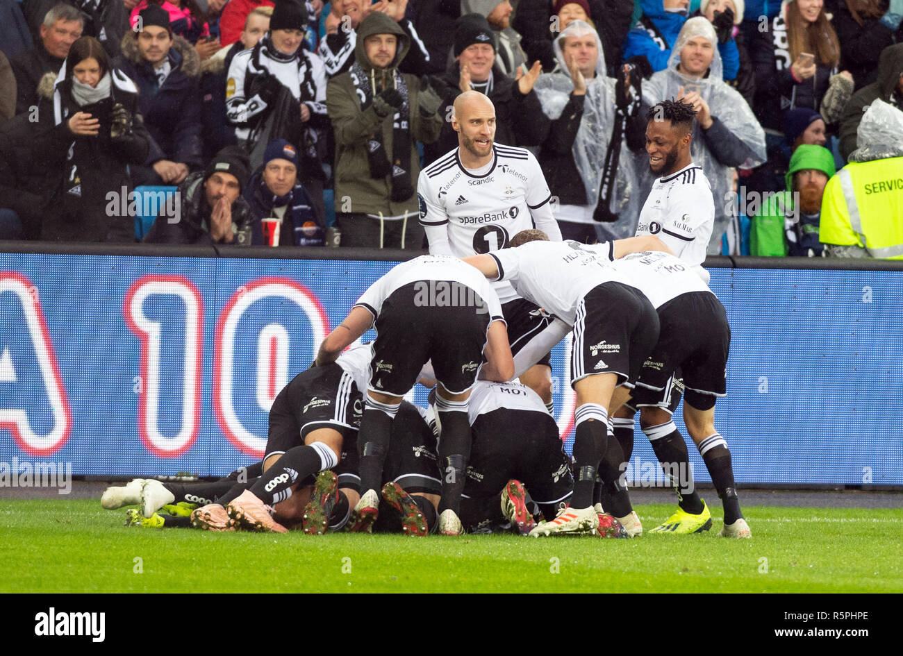 Norway, Oslo. 2nd Dec 2018. The Rosenborg players celebrate a goal during the Norwegian Cup Final 2018 between Rosenborg and Strømsgodset at Ullevaal Stadion in Oslo. (Photo credit: Gonzales Photo - Jan-Erik Eriksen). Credit: Gonzales Photo/Alamy Live News Stock Photo