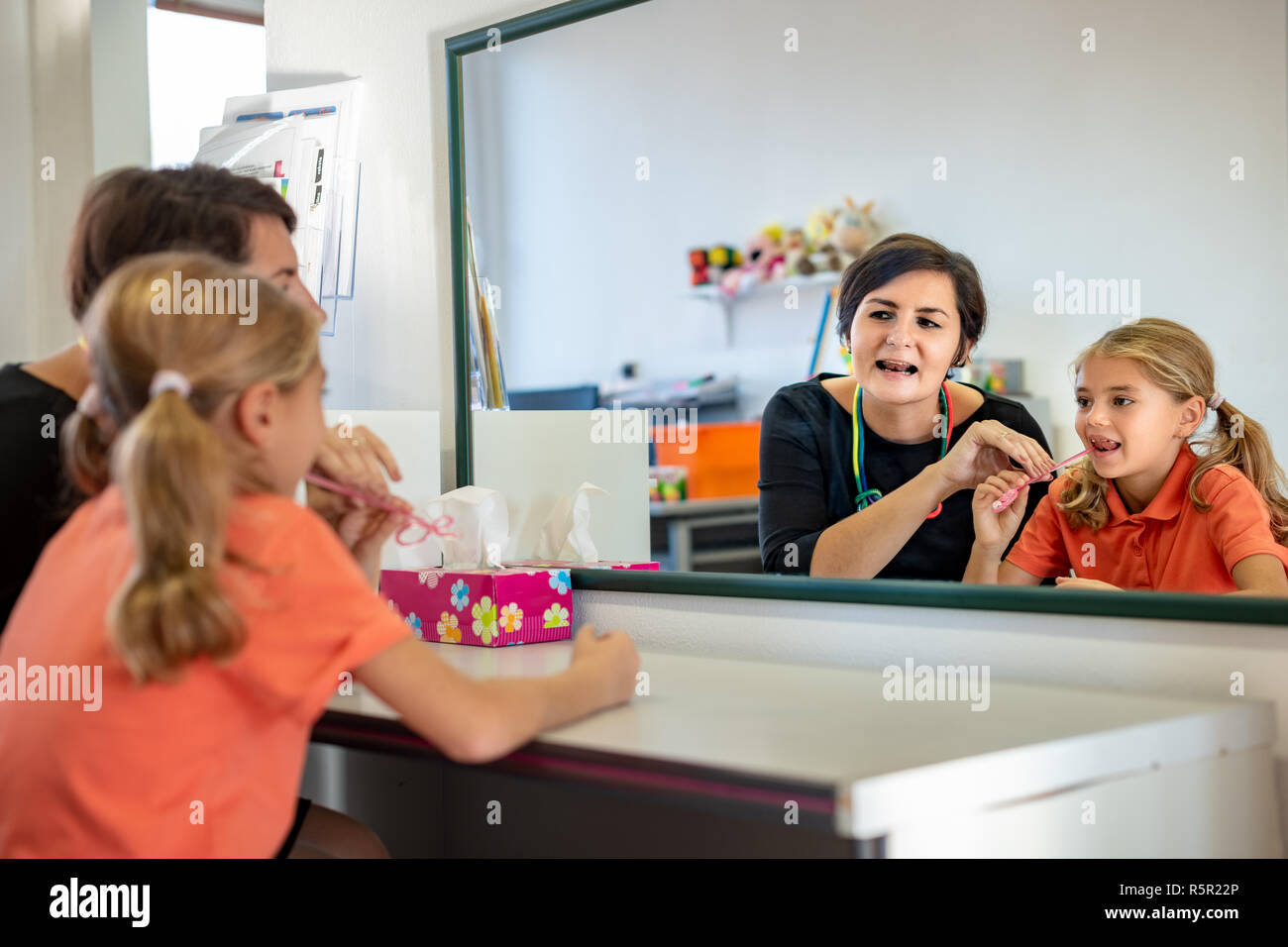 Two way mirror therapy observation studio Stock Photo - Alamy