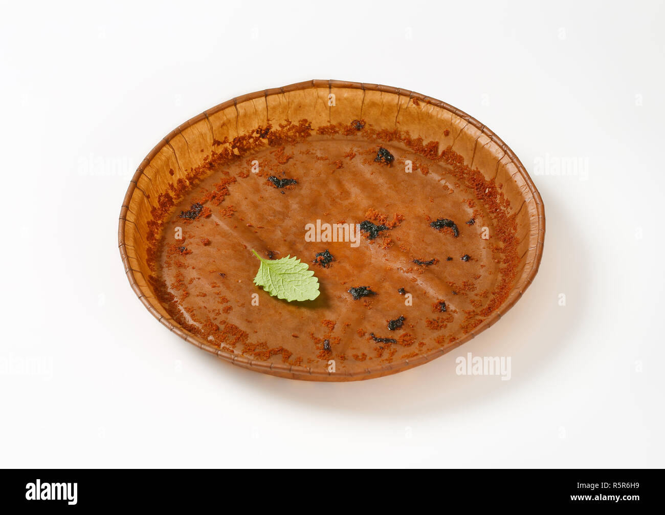 round paper cake pan Stock Photo