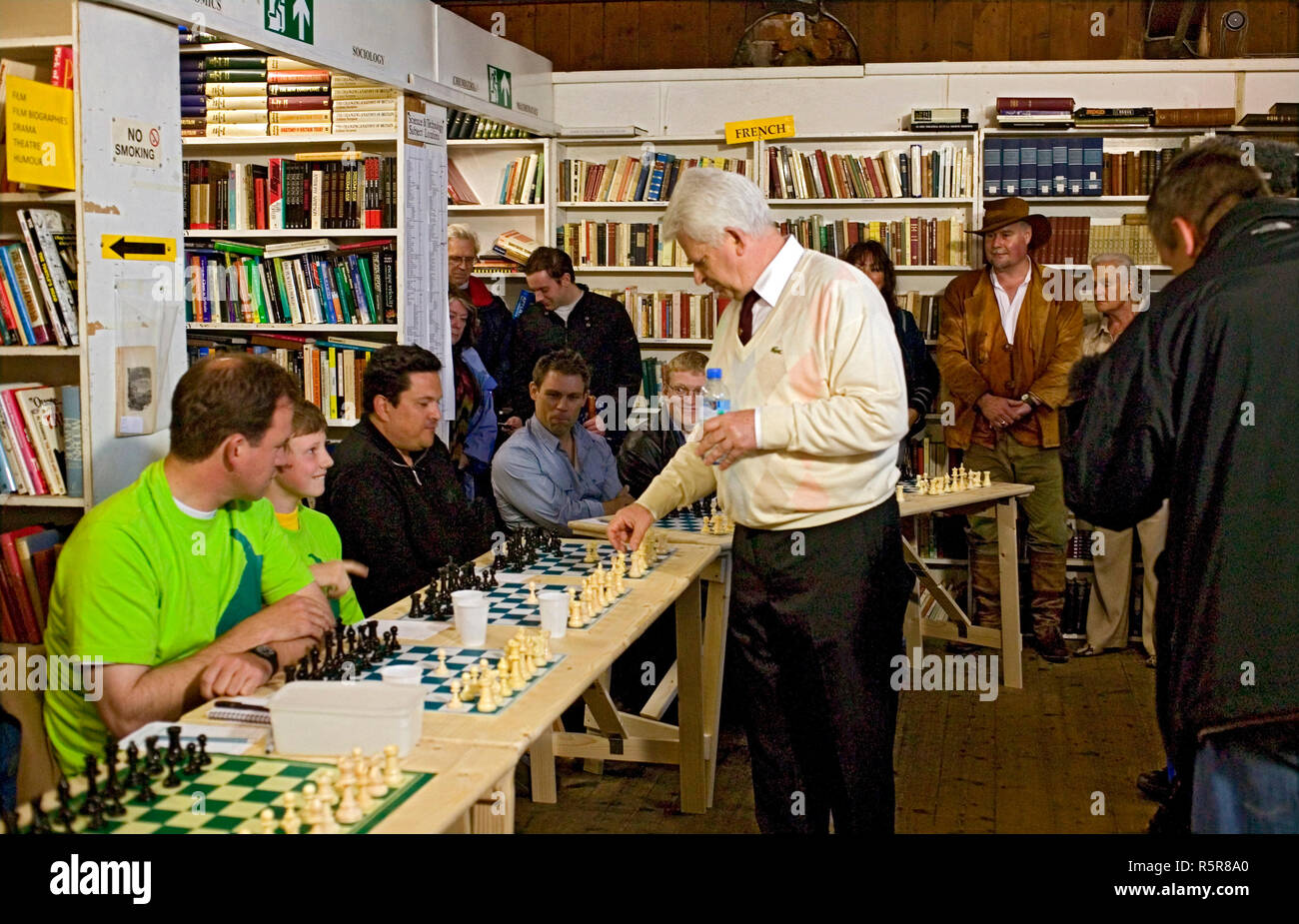 Spasky plays many opponents at once in Hay on Wye Stock Photo