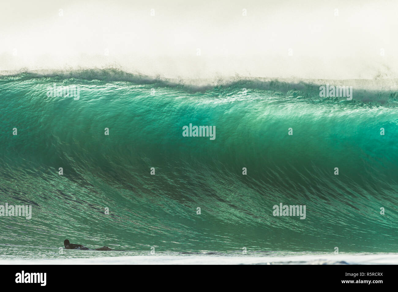 Big wave challenge hi-res stock photography and images - Alamy