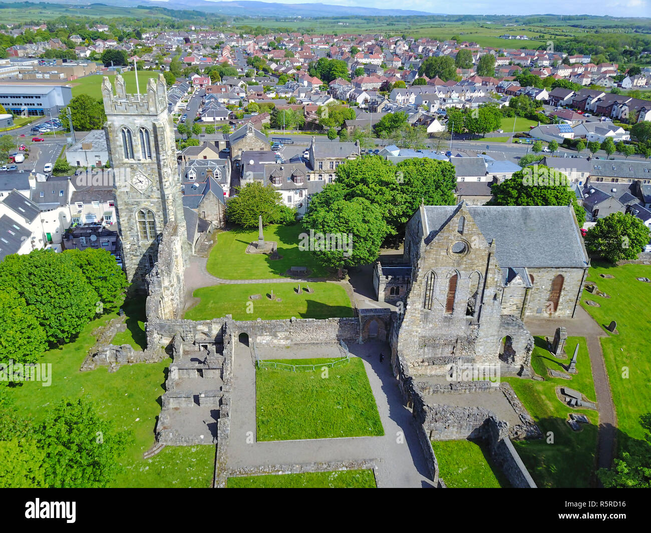 Kilwinning Abbey and Kilwinning Parish Church Stock Photo