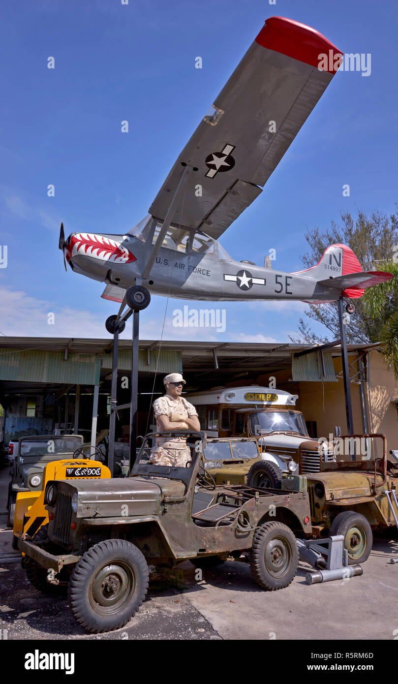 Statue of a USA soldier standing with a military jeep at the Coffee War cafe Pattaya Thailand. Also an American army supply store Stock Photo