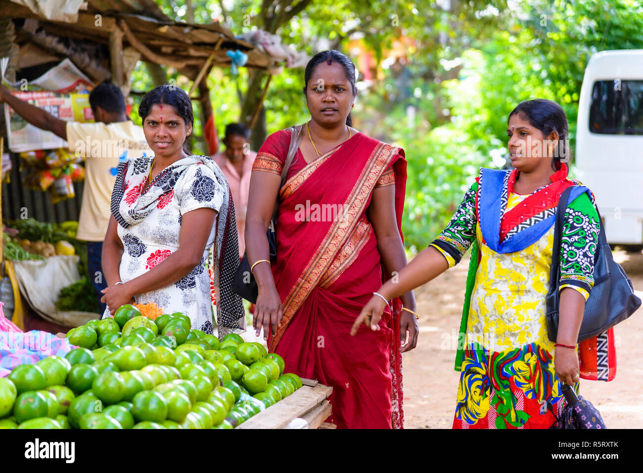 Divithotawela, Sri Lanka - August 20, 2017: Three unidentified women in  traditional clothes are shopping at the local market Stock Photo - Alamy