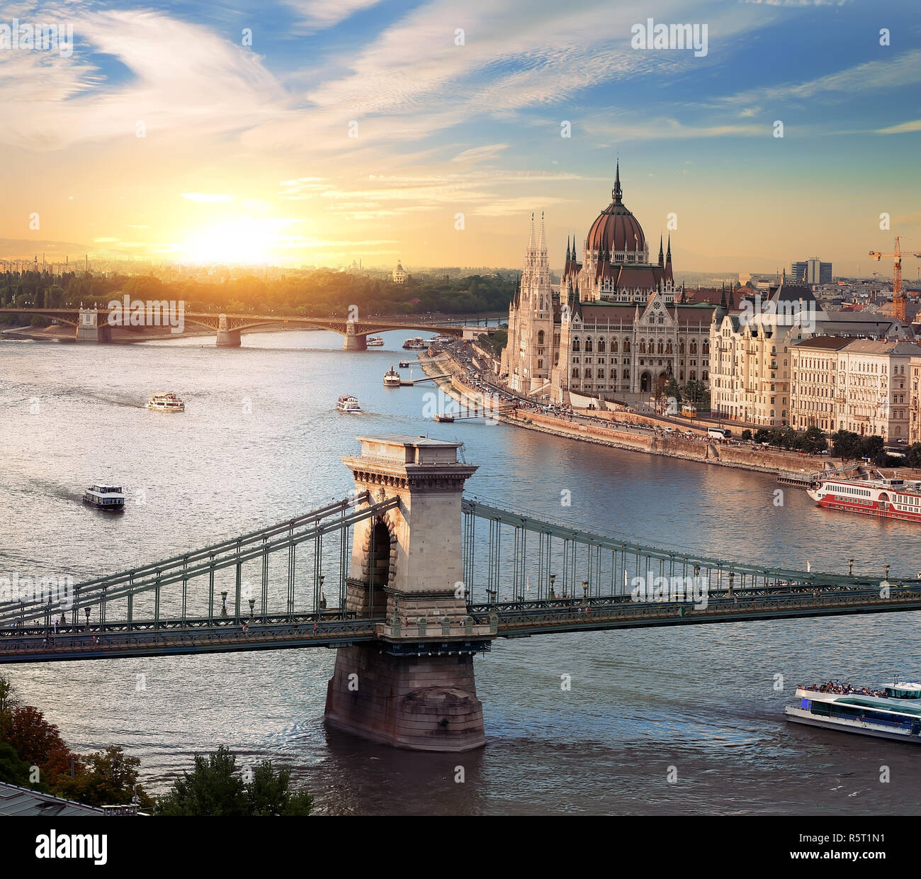Bright sunset over famous landmarks in Budapest Stock Photo Alamy