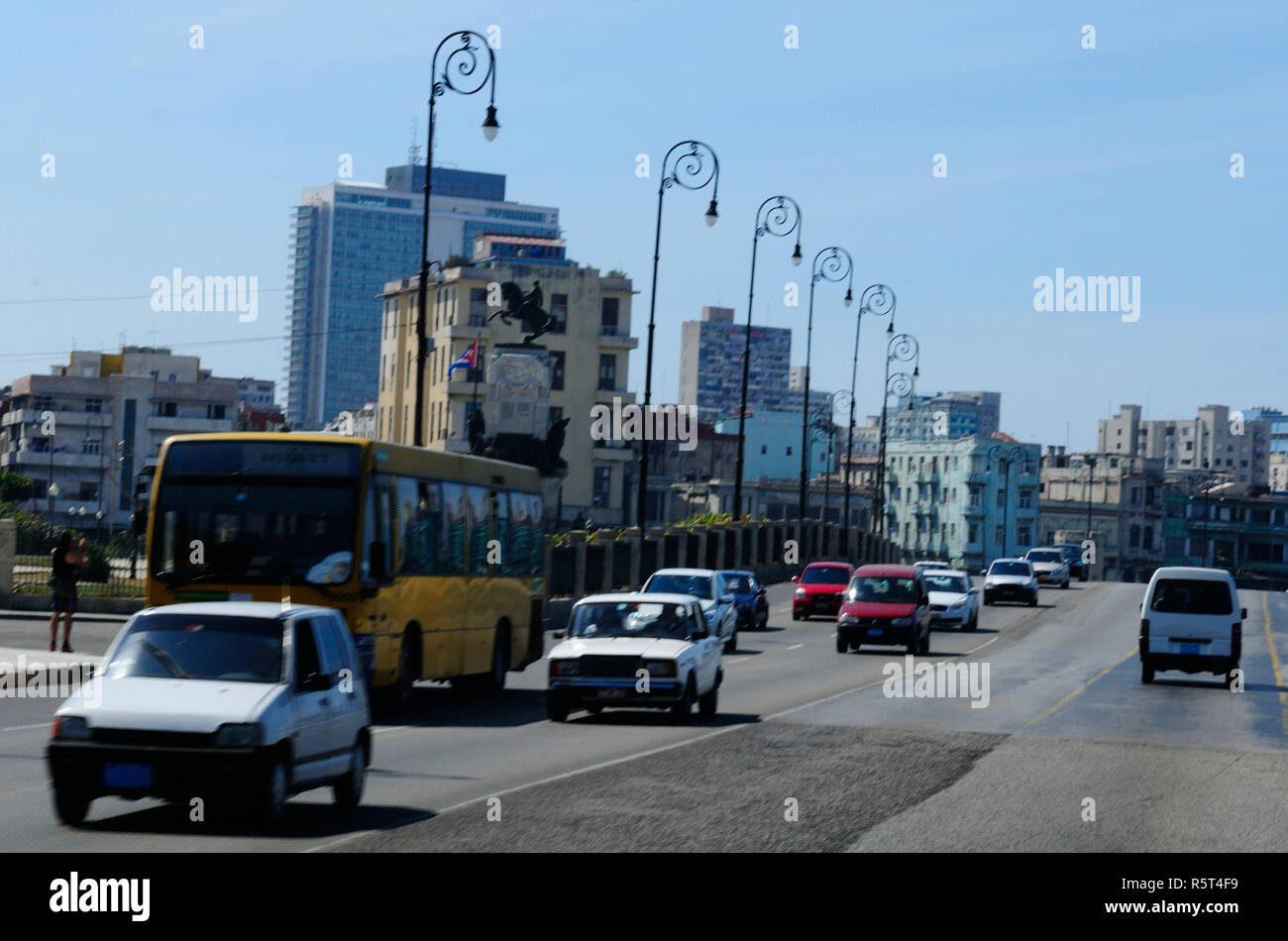 Cuba: More and more traffic and rush hours in Havanna City at the Malecon Stock Photo