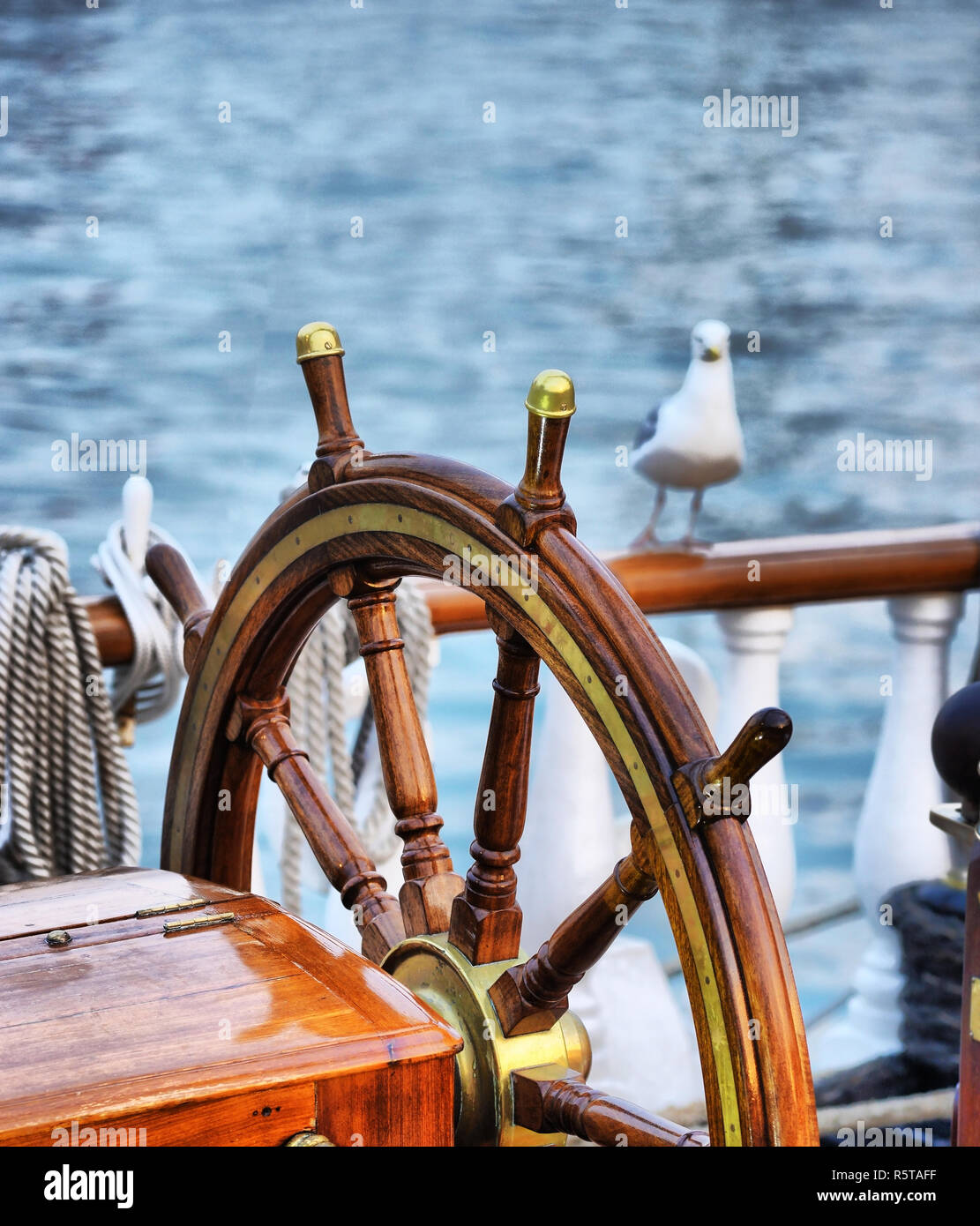 steering wheel sailboat Stock Photo Alamy