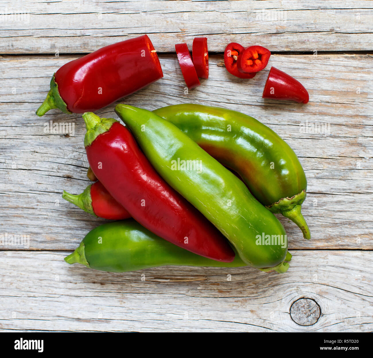 Red and green sweet peppers Stock Photo - Alamy