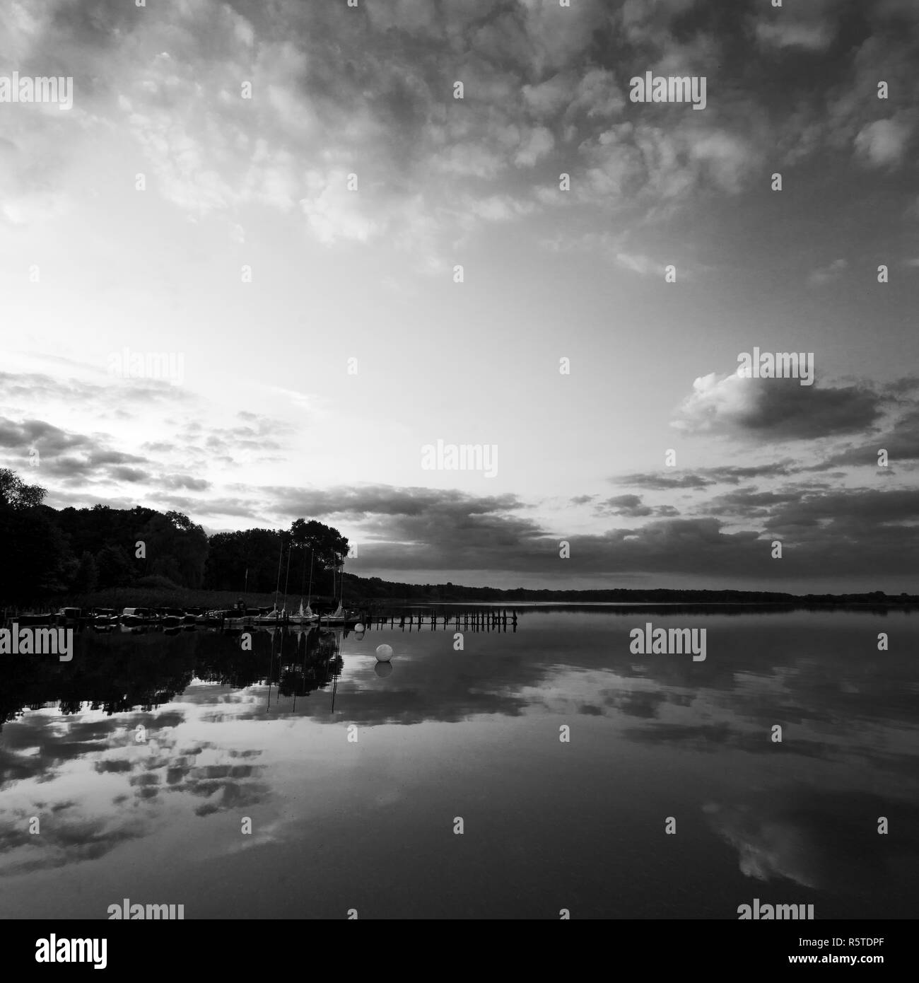Deep ocean sunset Black and White Stock Photos & Images - Alamy