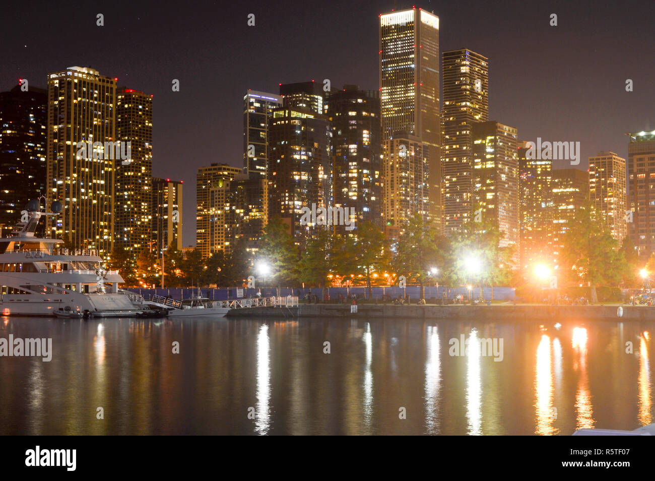 Aerial view chicago lakefront night hi-res stock photography and images ...