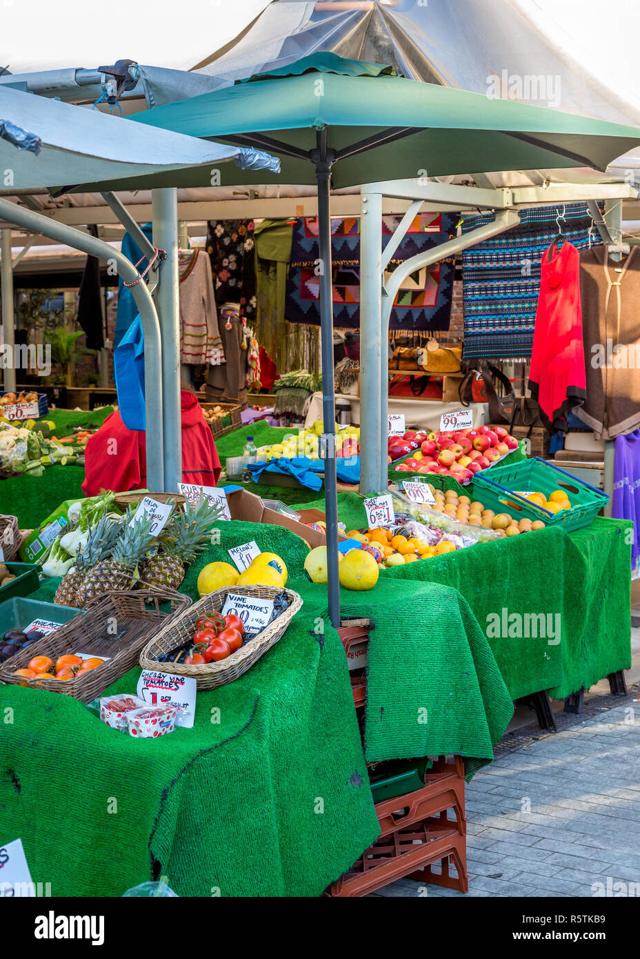 York market fruit & veg stalls Stock Photo Alamy