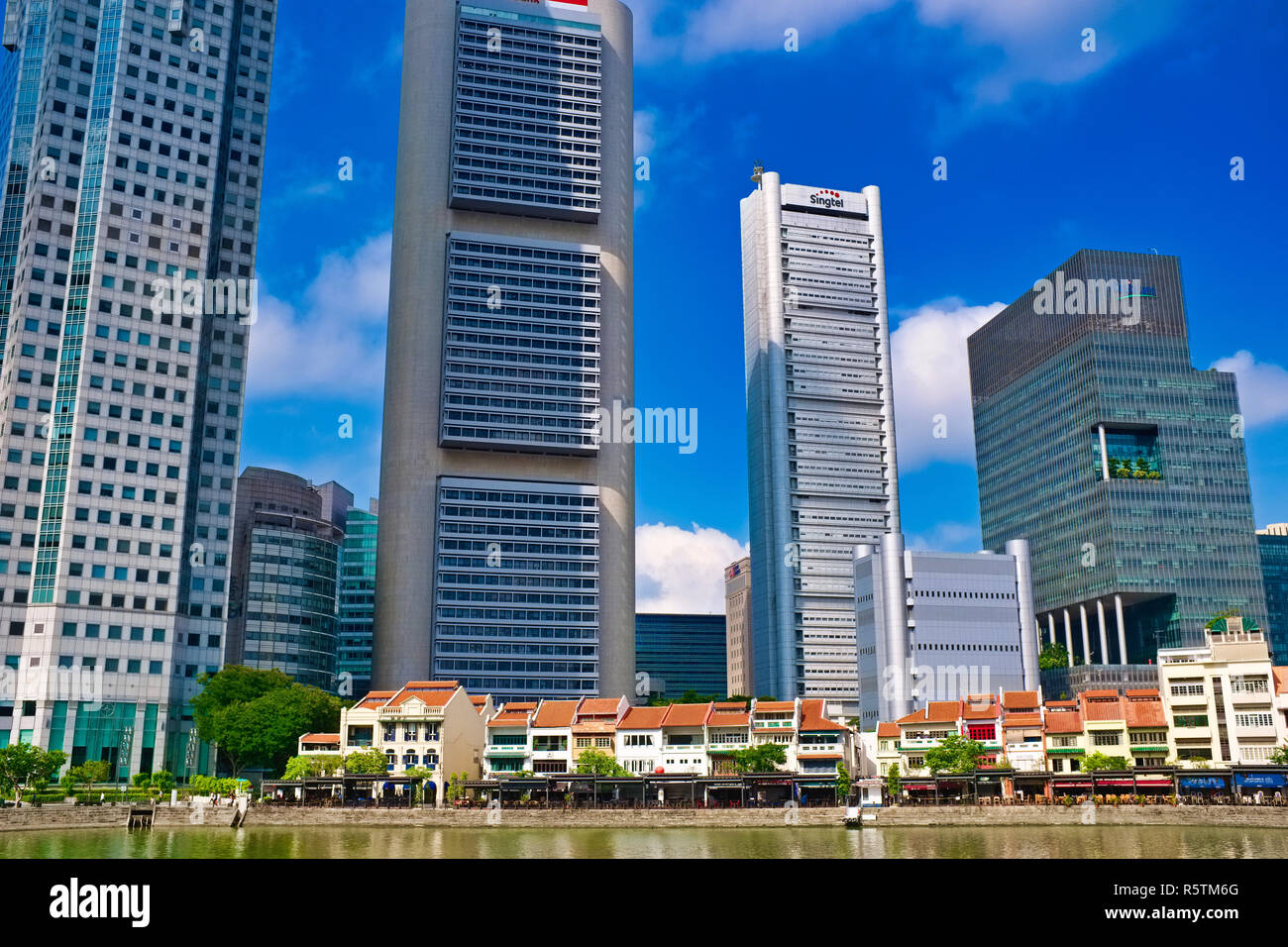 The old warehouses of Boat Quay, Singapore, now containing bars and restaurants, contrasting with the modern towers of Singapore's banking district Stock Photo