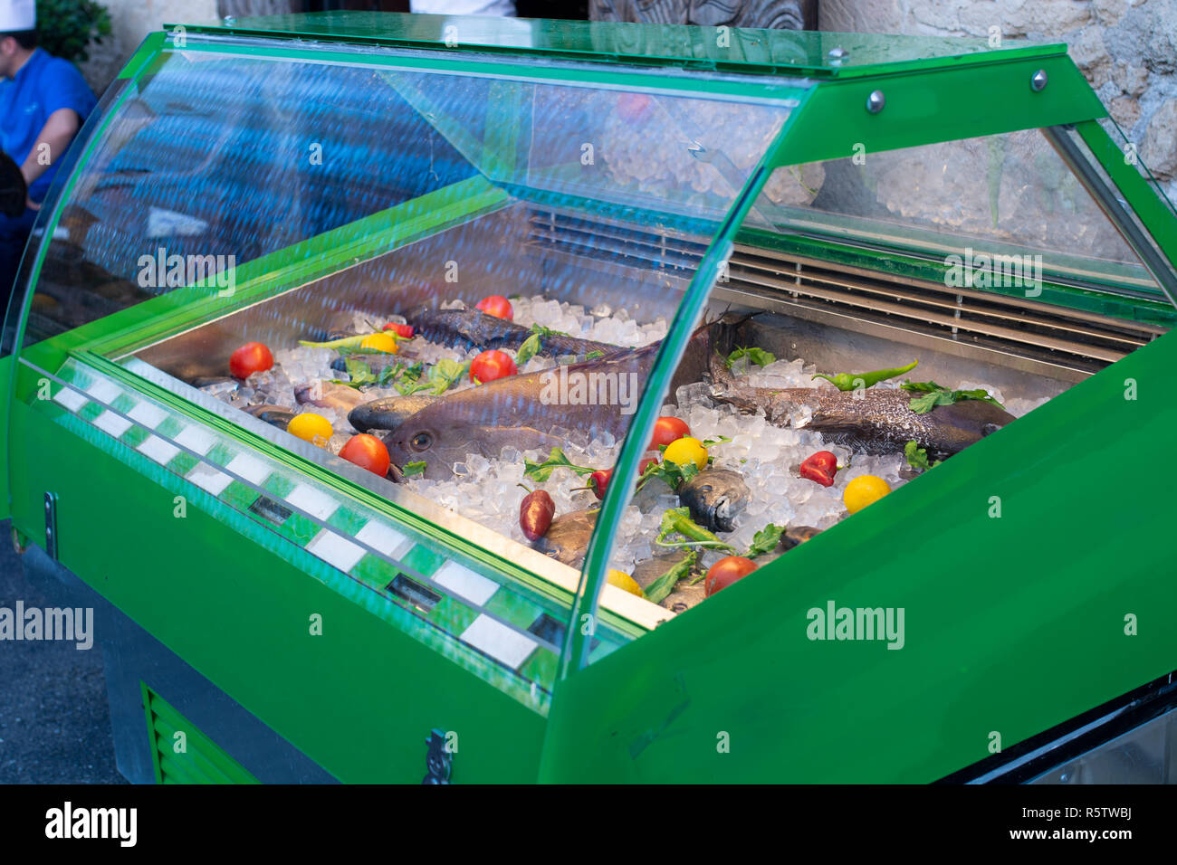 Seafood and fish fridge with fresh fish and seafoods Stock Photo Alamy