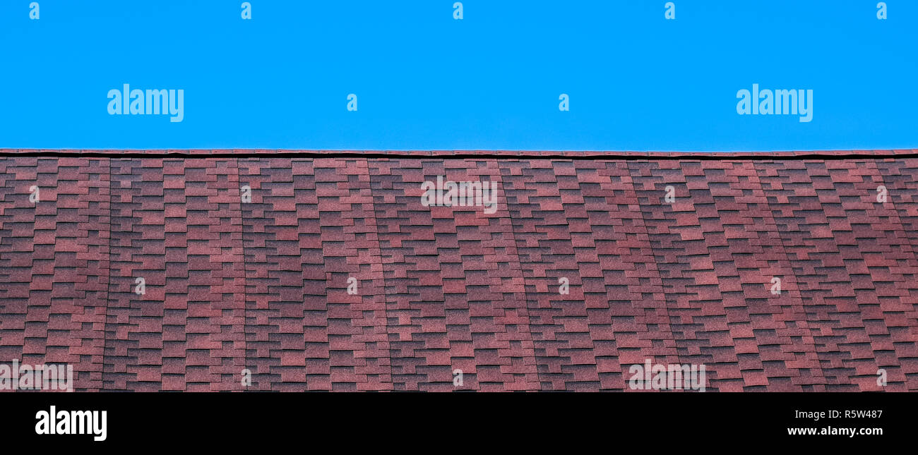 Roof from multi-colored bituminous shingles. Patterned bitumen shingles