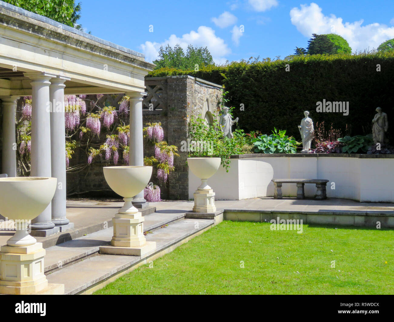 Italian garden statues steps hires stock photography and images Alamy