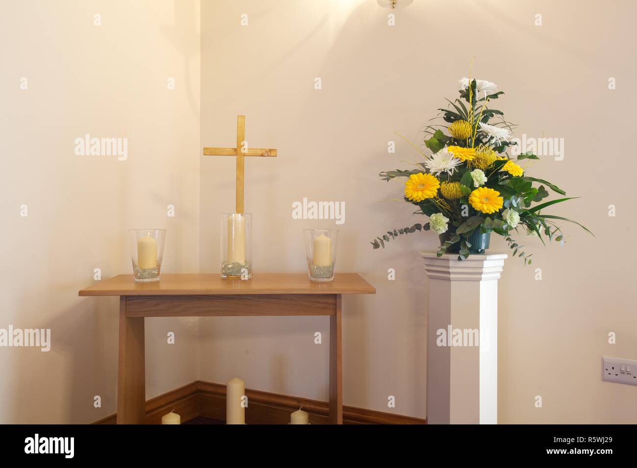 Funeral flowers crematorium hi-res stock photography and images - Alamy