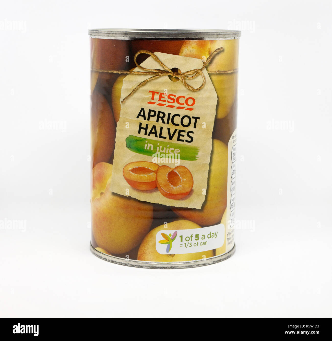 Tin can of Tesco Apricot Halves, tinned food product label Stock Photo