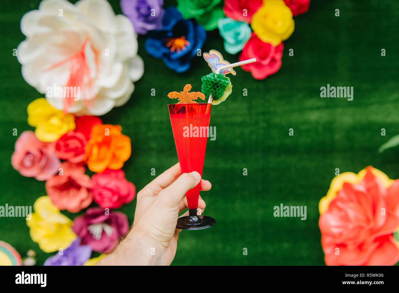 Hand holding plastic drink hi-res stock photography and images - Alamy