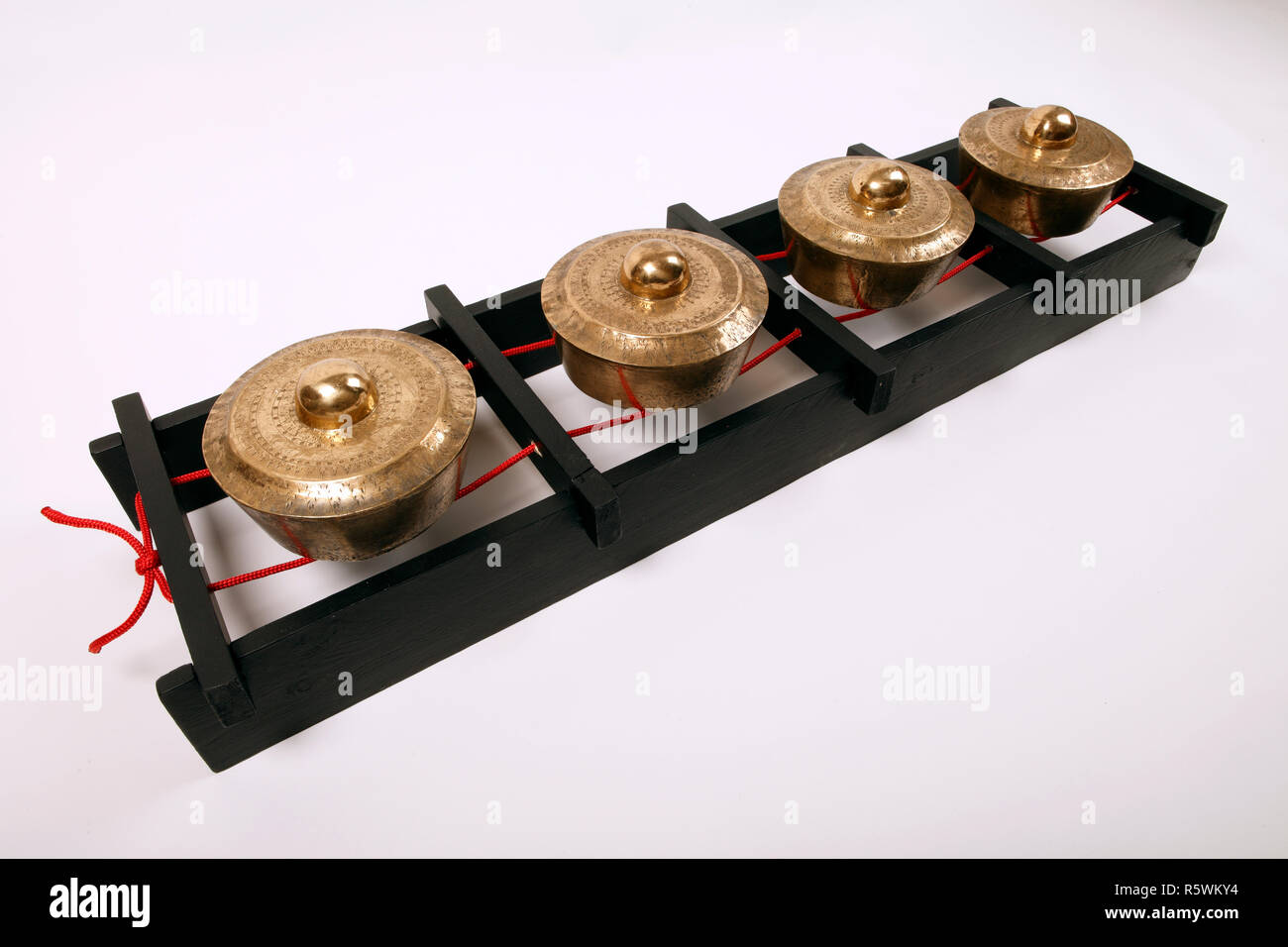 Kulintang gong hires stock photography and images Alamy