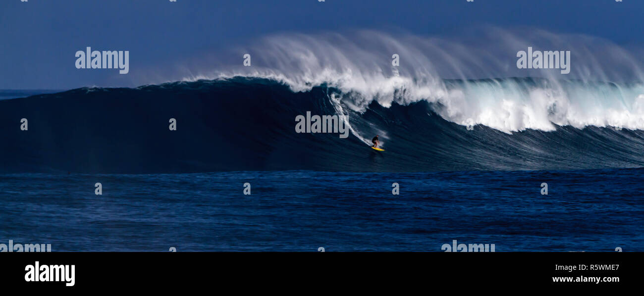 Big wave surfing panoramic hi-res stock photography and images - Alamy