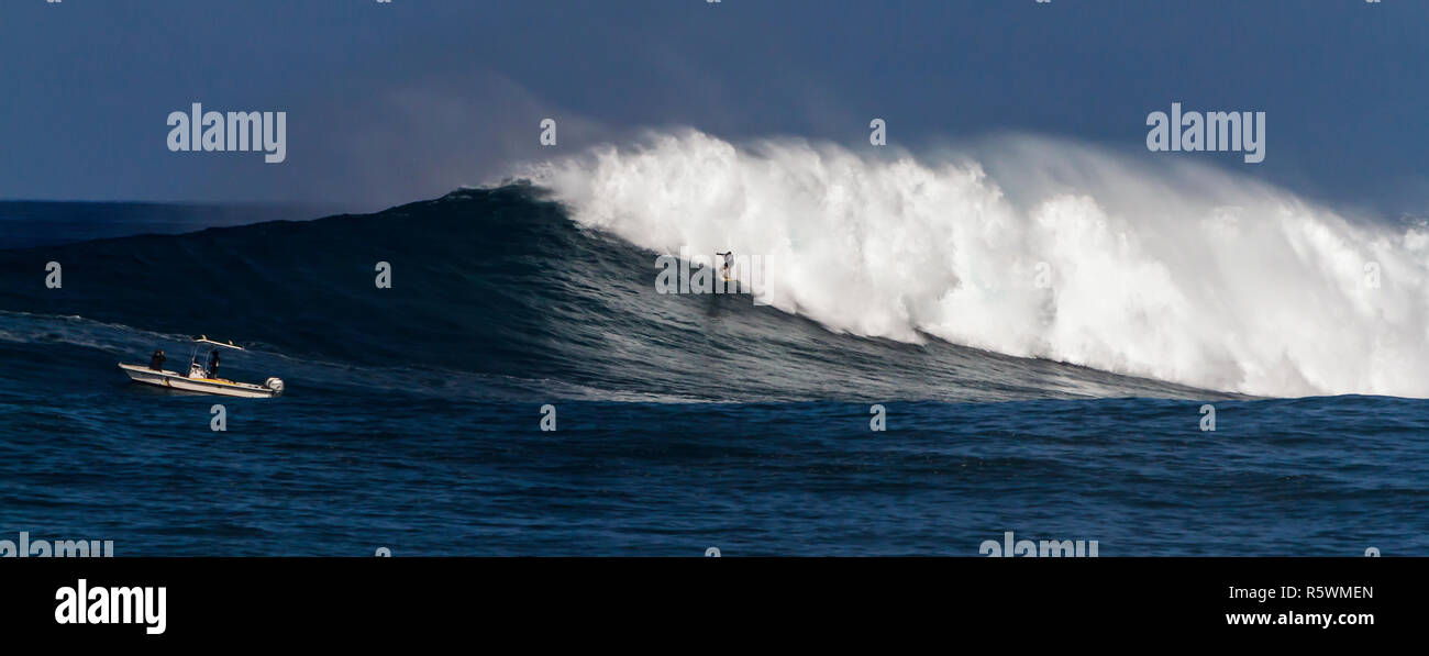 Big wave surfing panoramic hi-res stock photography and images - Alamy