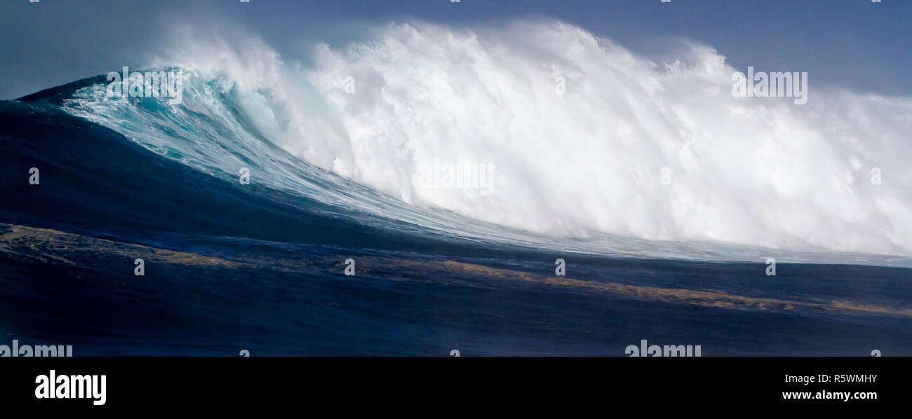 Big wave surfing panoramic hi-res stock photography and images - Alamy