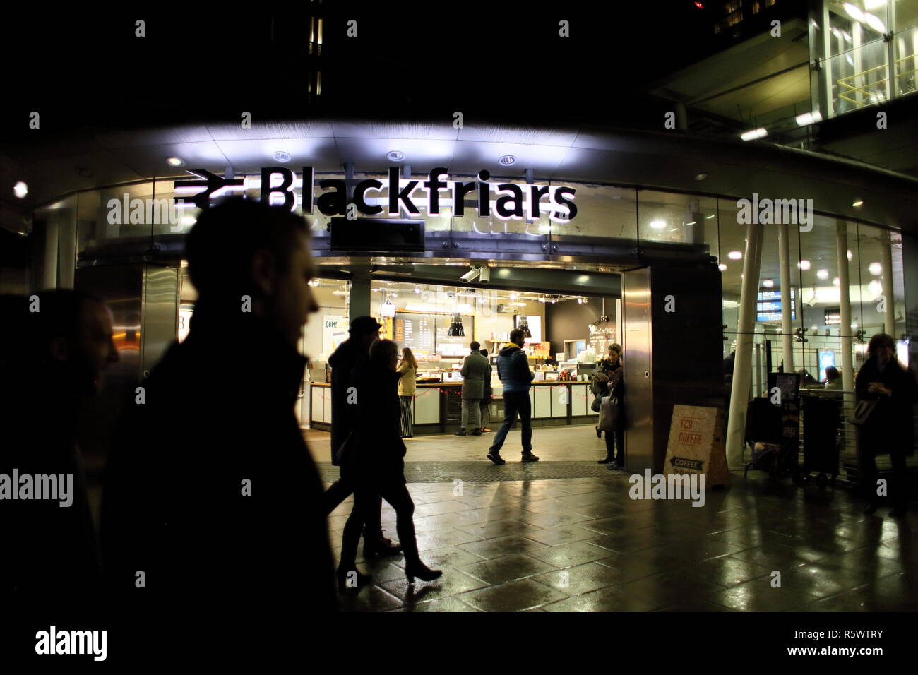 Blackfriars Station with commuters, London, England, UK Stock Photo Alamy