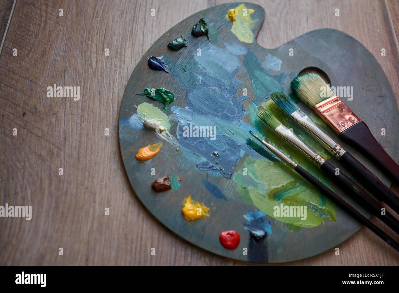 Paint palette with various acrylic paints and a brush Stock Photo - Alamy