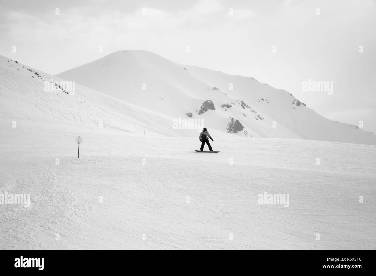 Piste marker sign hi-res stock photography and images - Alamy