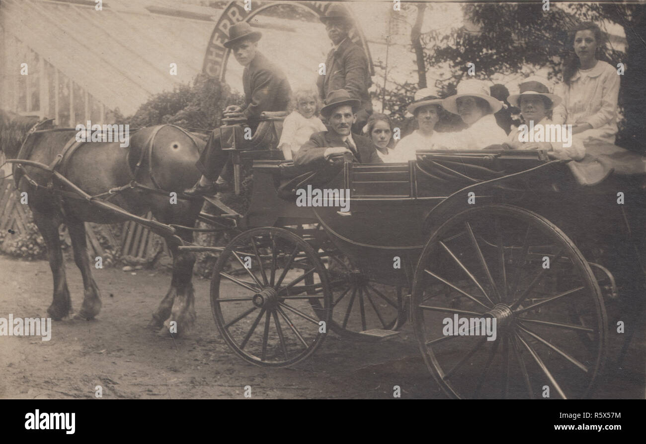 Carriage horse history hi-res stock photography and images - Alamy