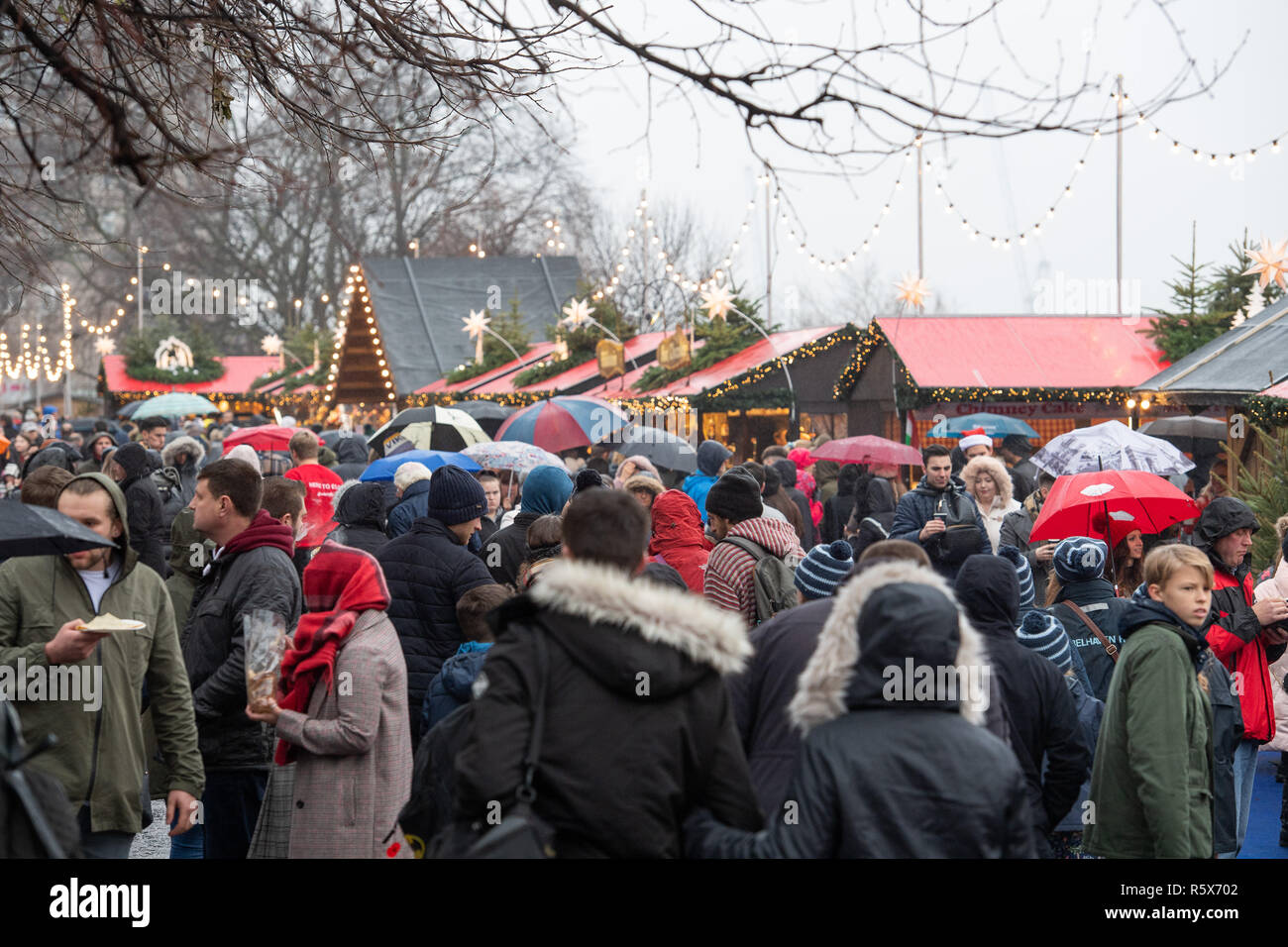 Edinburgh christmas Market, Princes street gardens, xmas, crowds, crowded Stock Photo