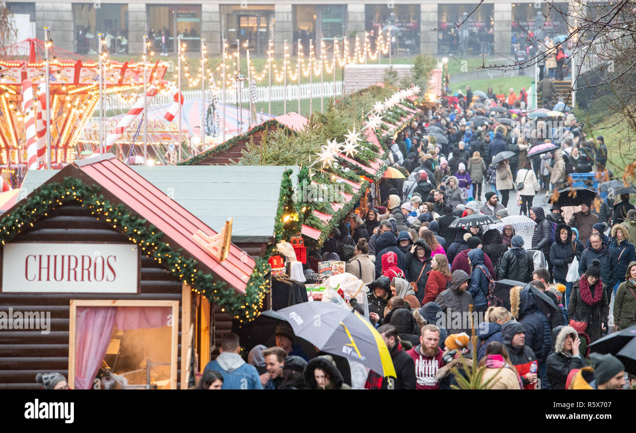 Edinburgh christmas Market, Princes street gardens, xmas, crowds, crowded Stock Photo