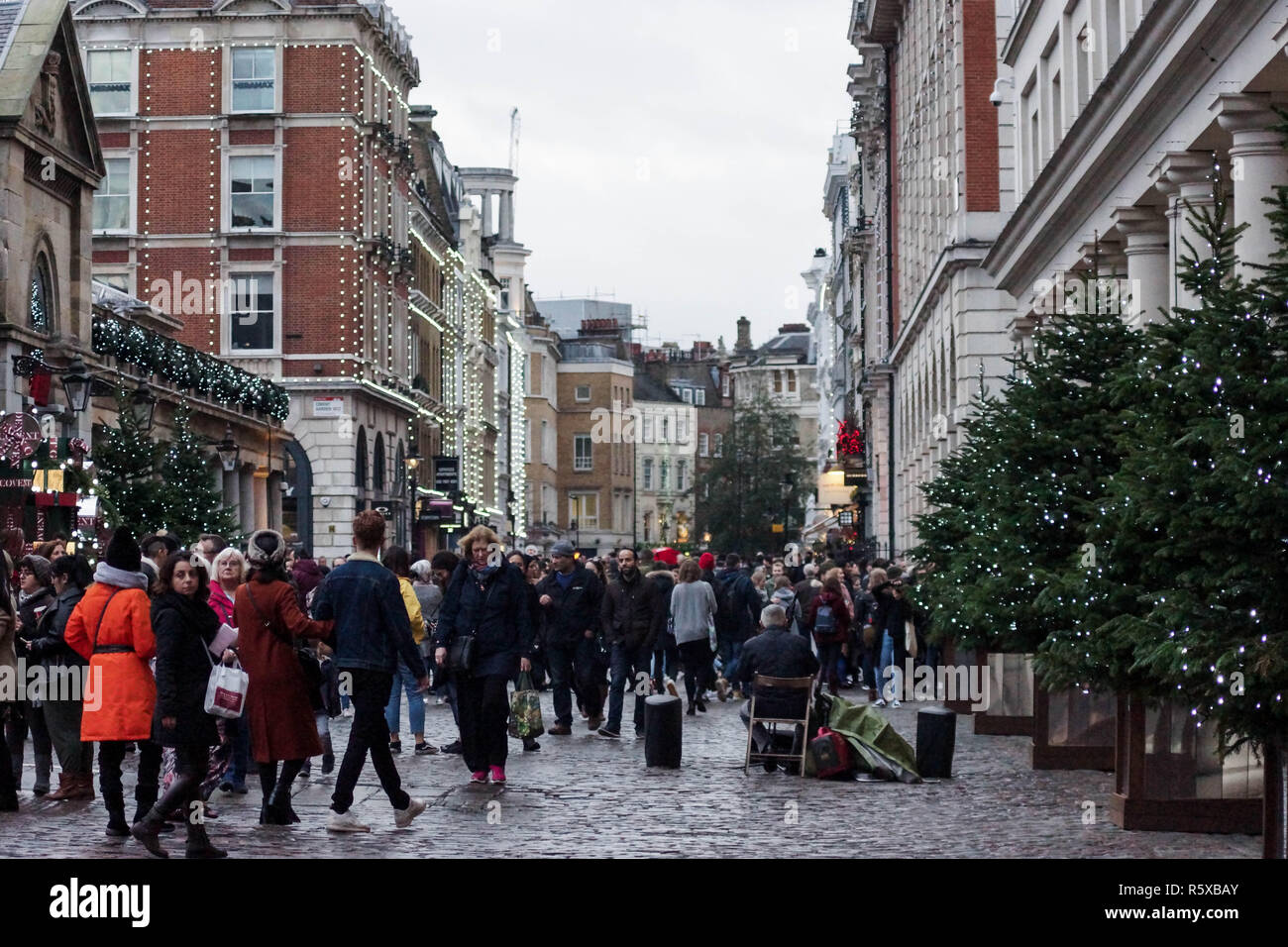 London Uk 2nd Dec 2018 Xmas Spirit In Covent Garden Xmas