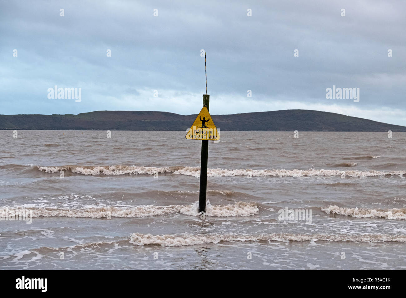 Weston-super-Mare, UK. 2nd December, 2018. UK weather: an unusually mild day for early winter, with showers and a south-westerly breeze. Keith Ramsey/Alamy Live News Stock Photo