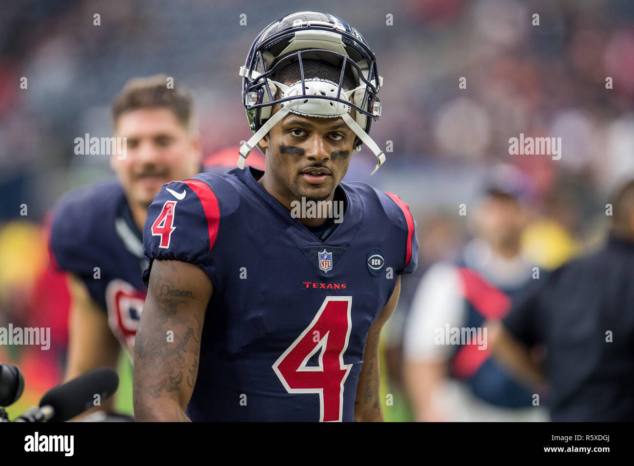 Jacksonville, USA. 12th Aug, 2022. Browns Quarterback Deshaun Watson warms  up as the Browns take on the Jaguars in a pre-season game of the 2022/2023  season at the TIAA Bank Field in