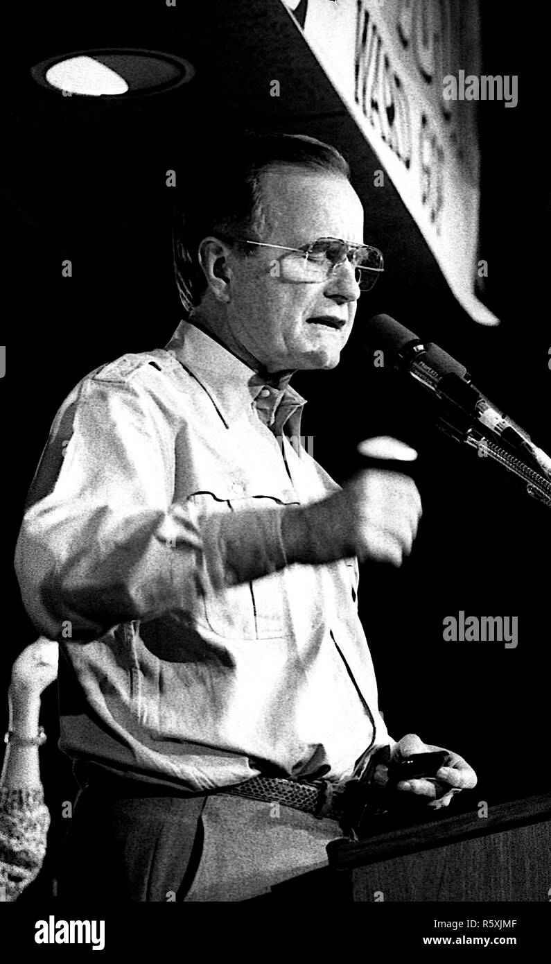 Chicago, Illinois. 10281988 VicePresident H.W. Bush campaign