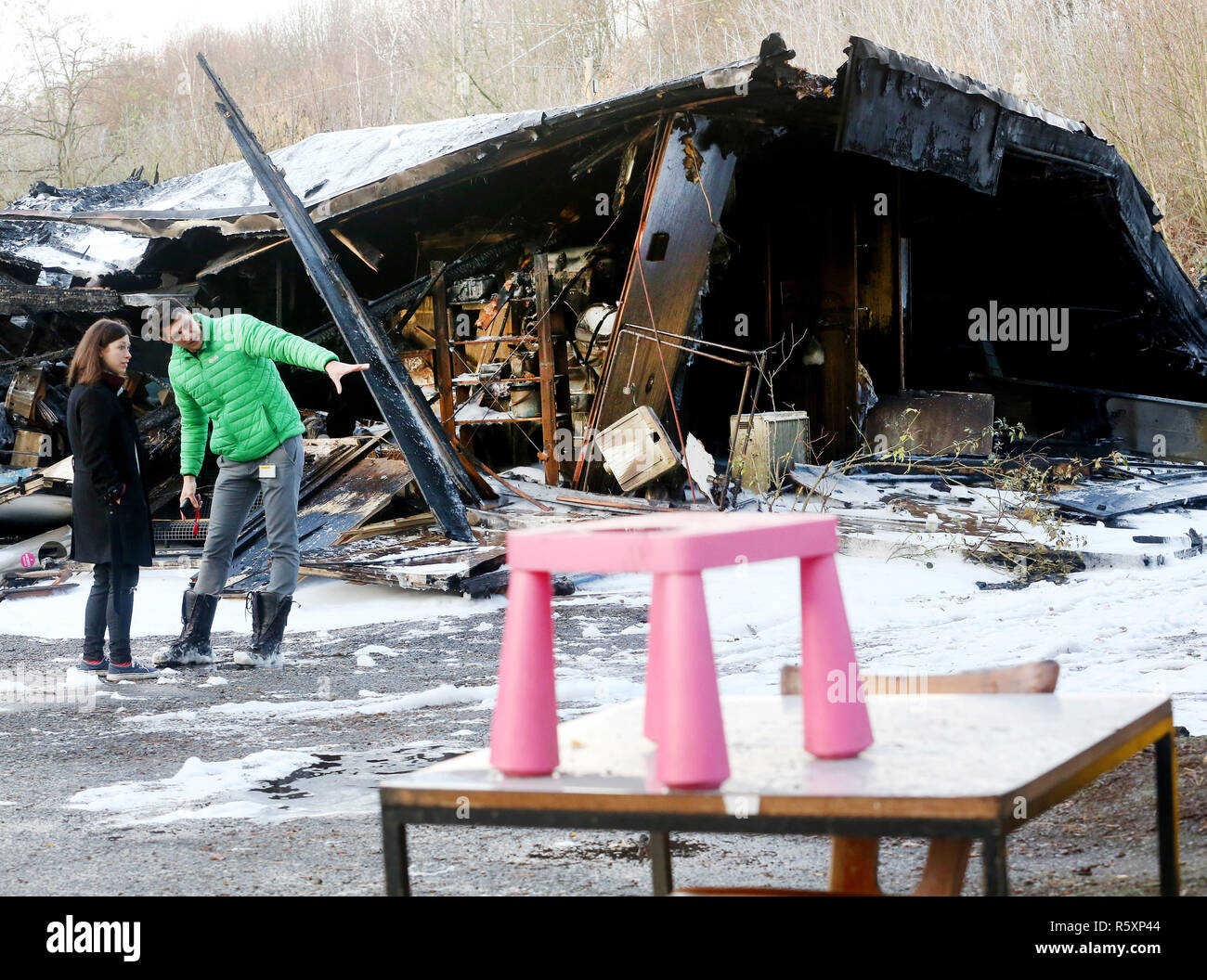 Duisburg Germany 03rd Dec 2018 Experts Inspect The Food