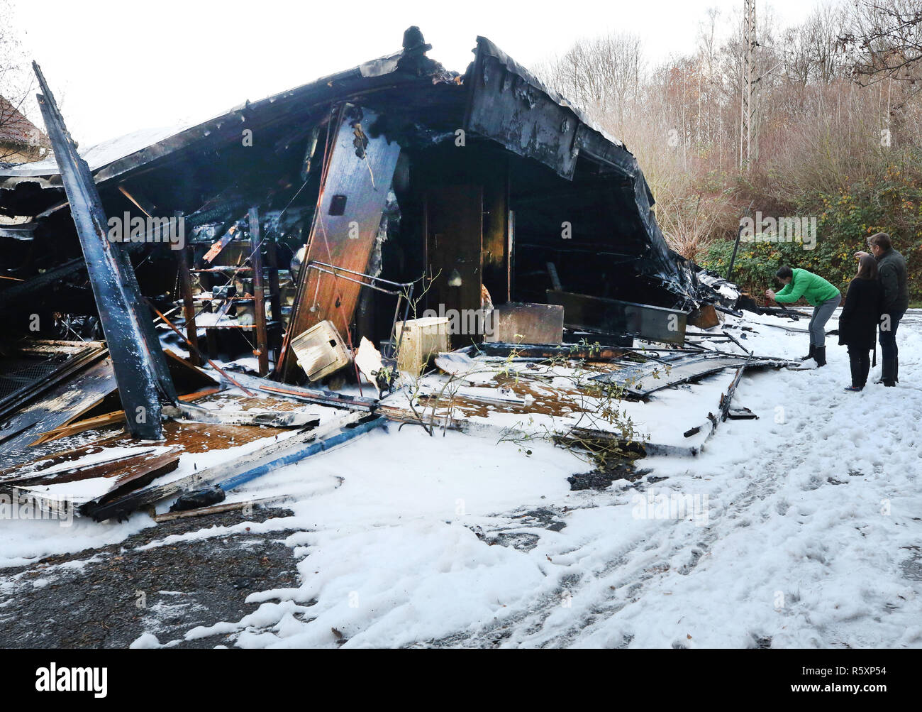 Duisburg Germany 03rd Dec 2018 Experts Inspect The Food