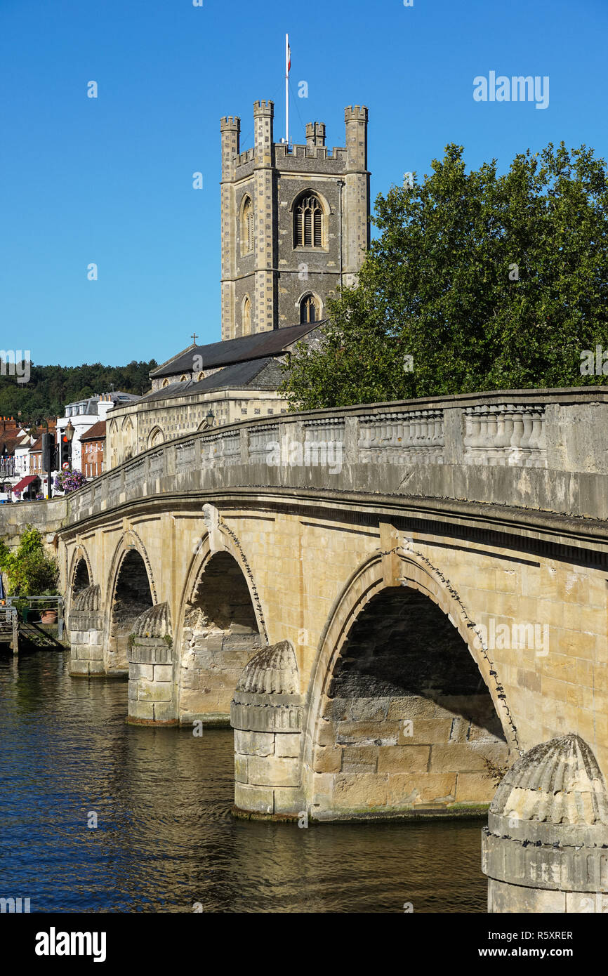 Henley Bridge over the River Thames with St Mary’s Church in the background, Henley on Thames, Oxfordshire, England United Kingdom UK Stock Photo