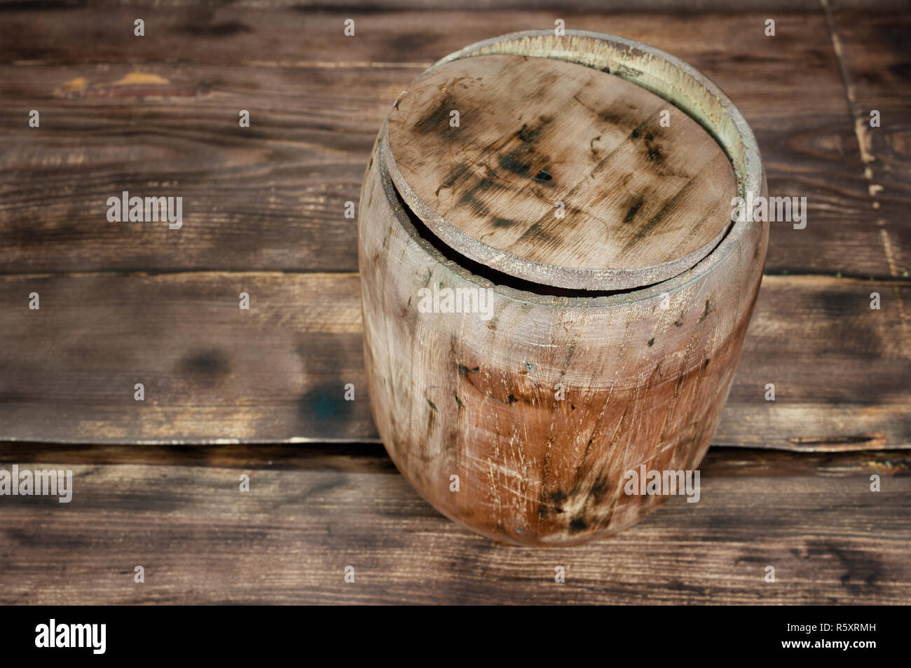 Old wooden barrel Stock Photo - Alamy