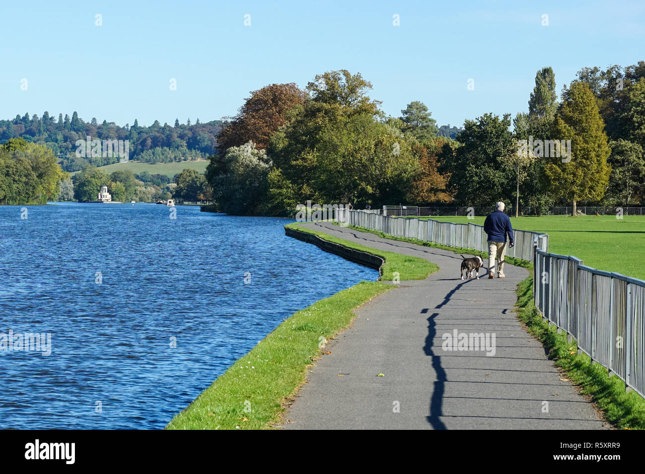 Walkers on Thames path in Henley on Thames, Oxfordshire, England United Kingdom UK Stock Photo