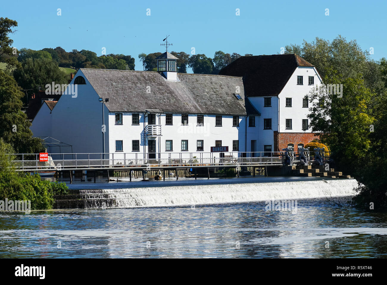 Hambleden mill, now converted into flats, at Hambleden Lock and weir, Mill End, Berkshire, England United Kingdom UK Stock Photo